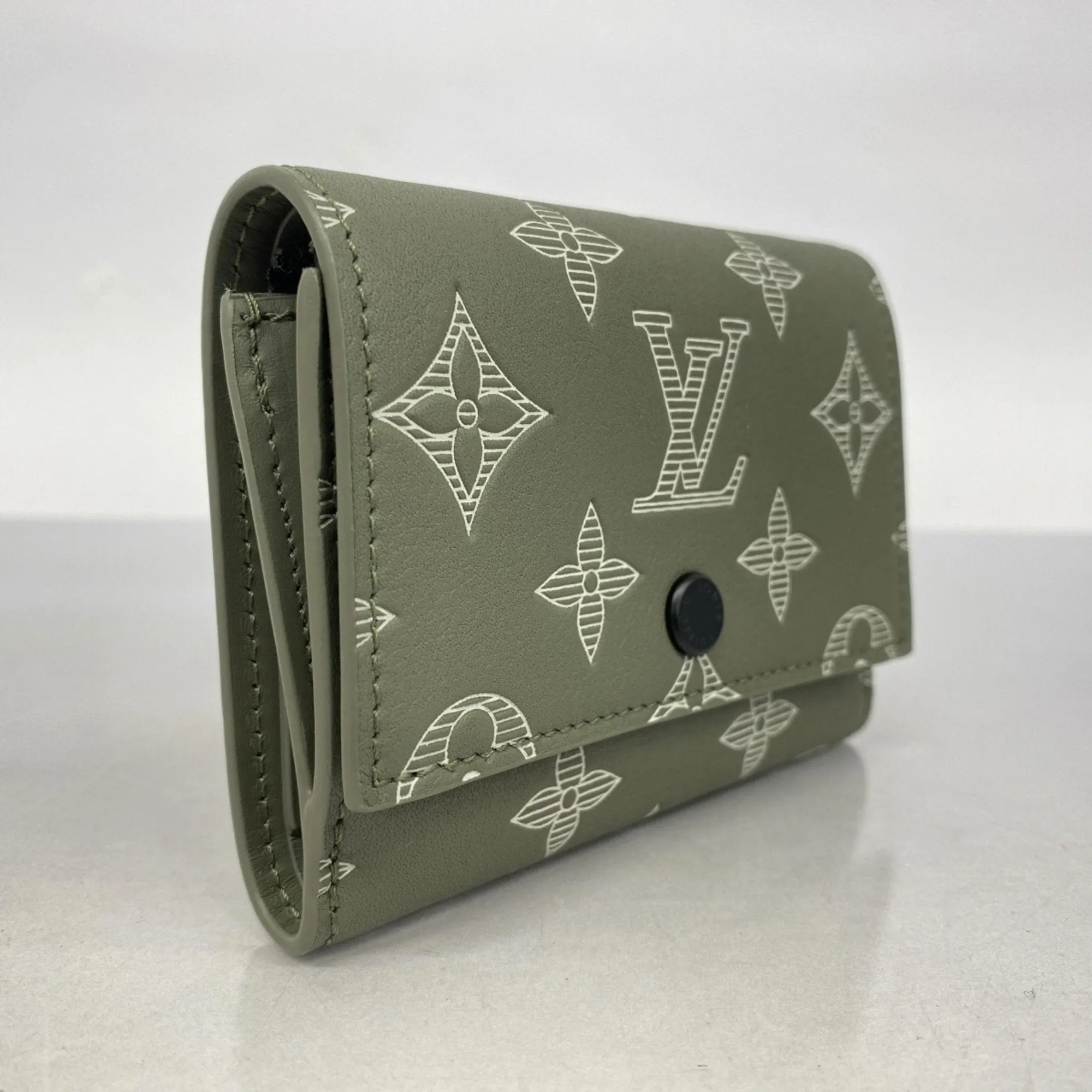 Louis Vuitton Wallet (Tri-Fold) (Pre-Owned)